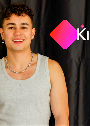 Kit Thorne's On Set For Some Questions!